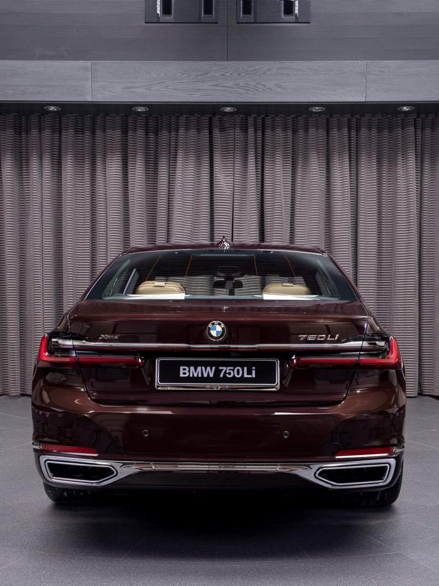  BMW 750Li xDrive (G12) 2020 года  (UAE) (фото 14 из 28)